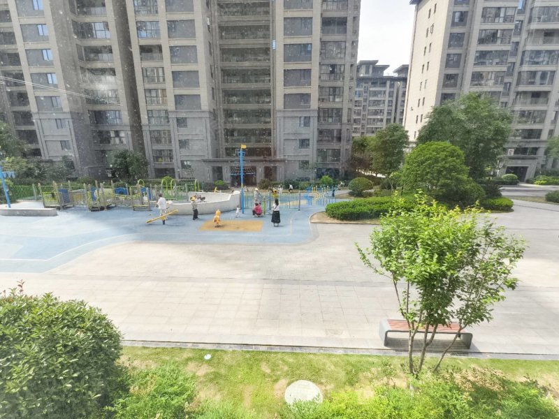 汉成国宾府3室2厅2卫110㎡南北69.8万