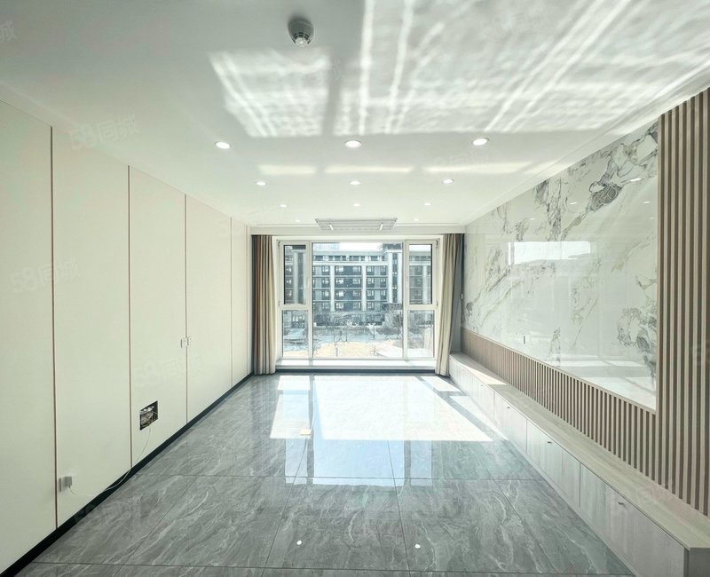 【10图】蒲河廊道 地铁口 玻璃幕墙 汇置尚都 精装两室 南北通透,汇置