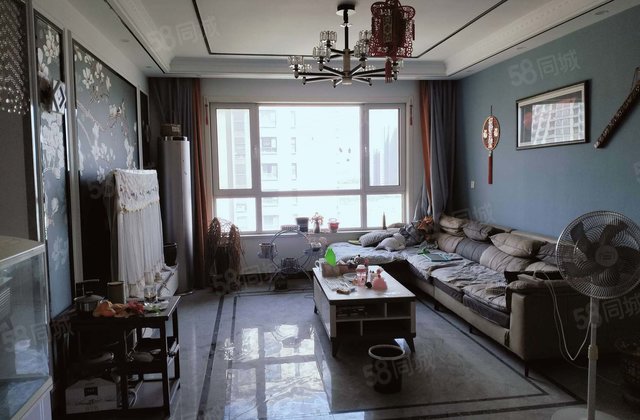 度假区 新一中附近 民生凤凰城 东边户中间楼层   送车储