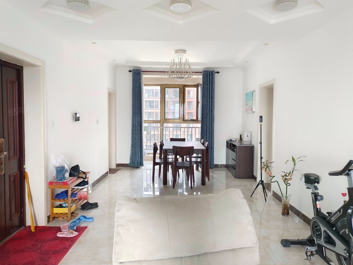 萬德福廣場3室1廳2衛(wèi)150.32㎡南北400萬