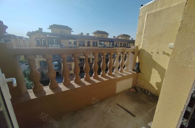 江北水镇(别墅) 居住密度低 南北通透 次新房 双卫 电梯房