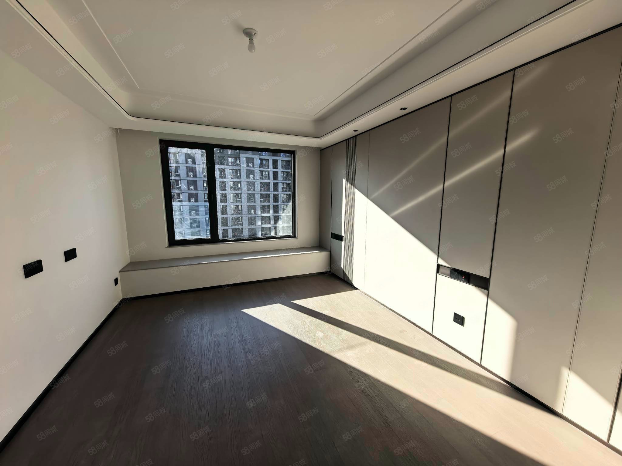 建發(fā)觀堂府4室2廳2衛(wèi)127㎡南北530萬