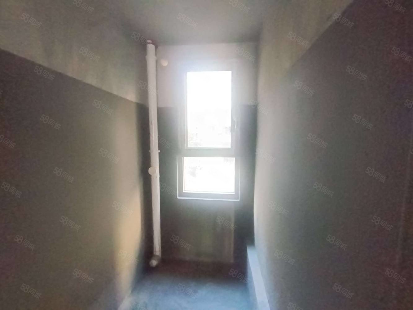 国瑞麓林府4室2厅3卫143㎡南北135万