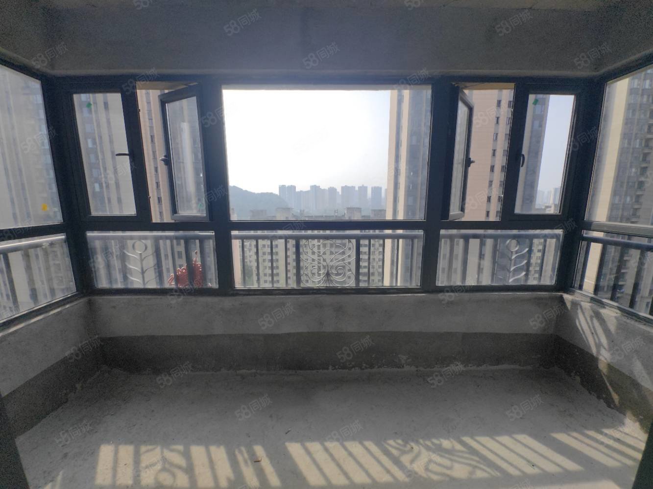 恒大绿洲4室2厅2卫150㎡南北87.8万