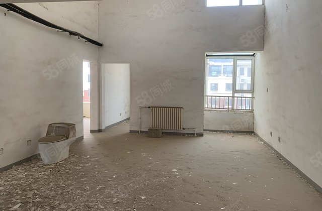 急售体育场实验  旁奥森花园复式挑空客厅送车位送露台送地下室