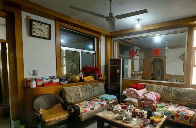 公园北邻宝徕花园旁孝心一楼边户全明户型停车方便山环家园急售喽