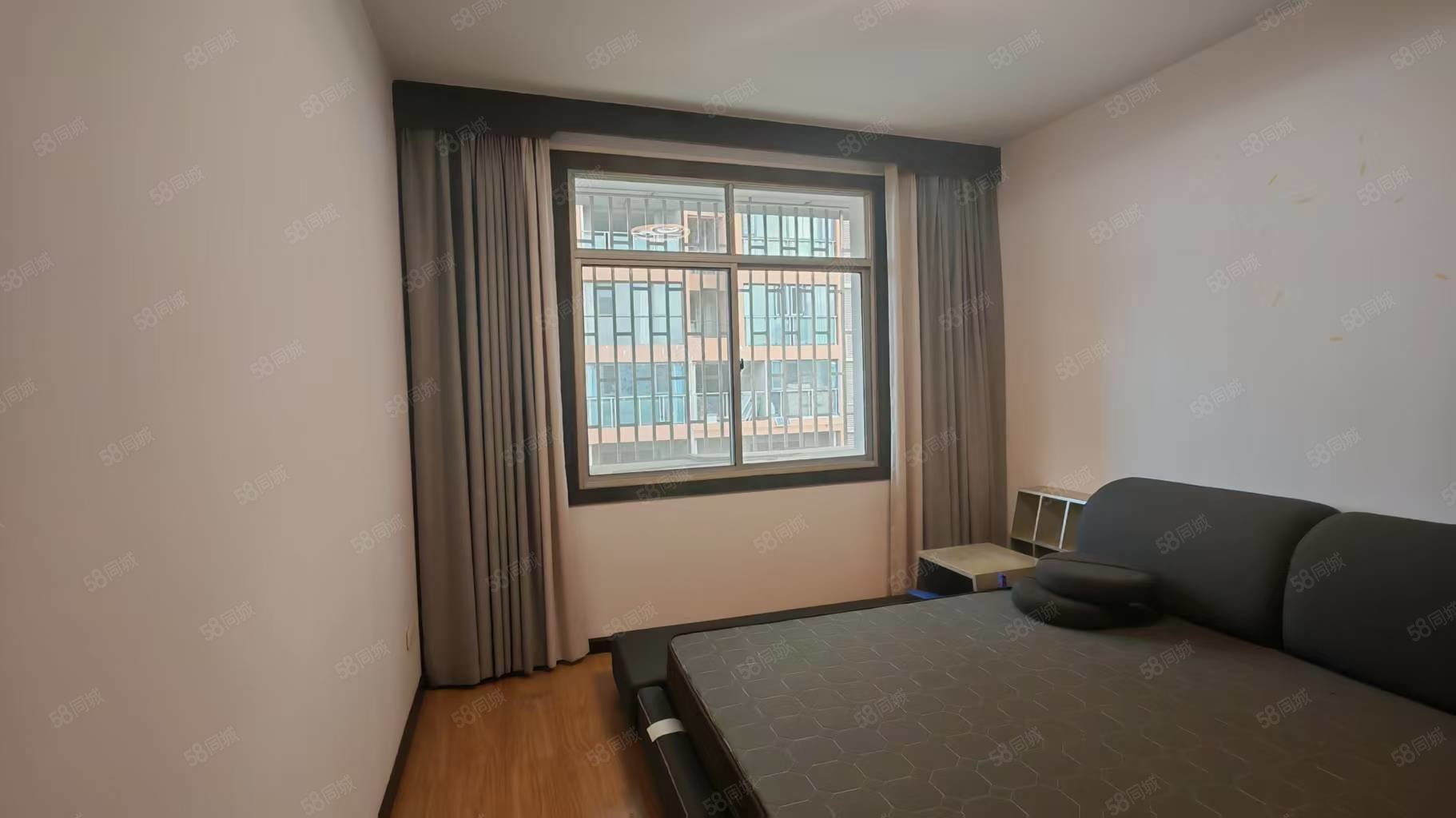 司法局家属区4室2厅2卫155.75㎡南北64万