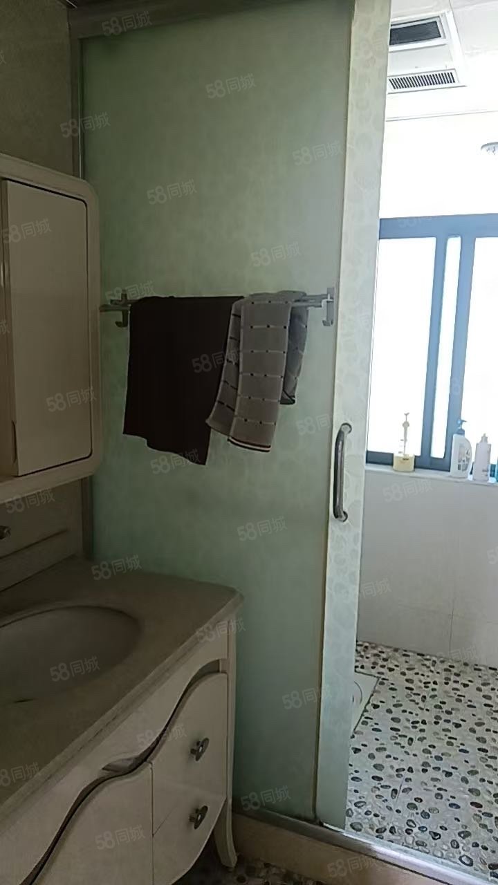 清华美郡3室2厅2卫118.55㎡南52万