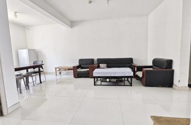 房东急售 香江附近 电梯房 好楼层 免大税 储藏室 保证真实