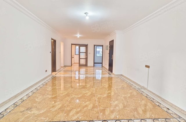 碧桂园国岳府 6层带电梯洋房 1楼带院  无大税