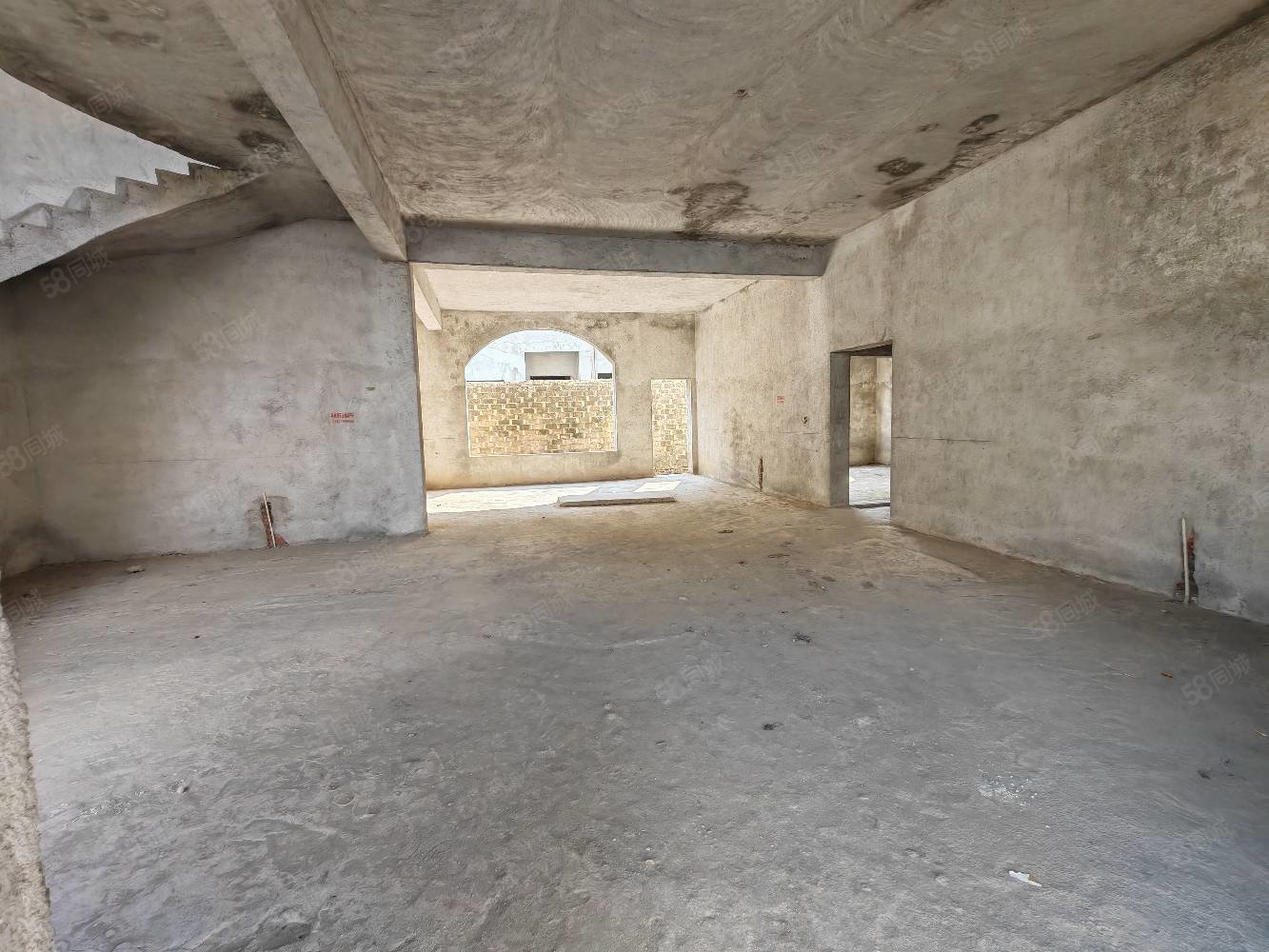 湖田壹号7室3厅3卫371㎡南北169万