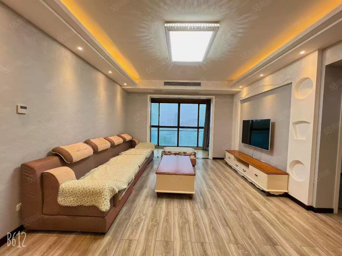 维多利亚3室2厅1卫110㎡南北69万