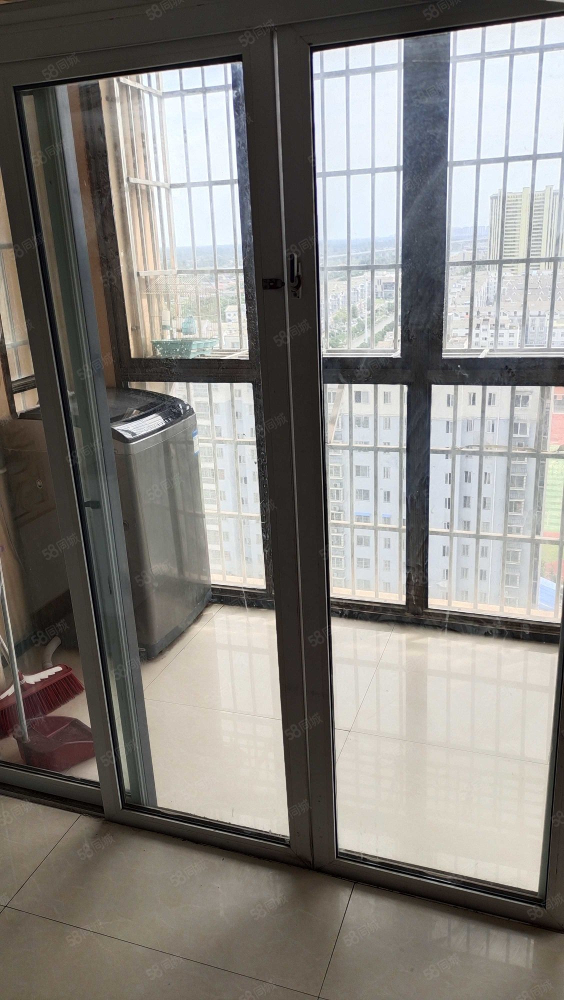 杉杉国际城2室2厅1卫83㎡南40万