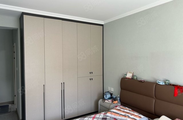 佶地国际B2区3室2厅134.18㎡112万二手房图片