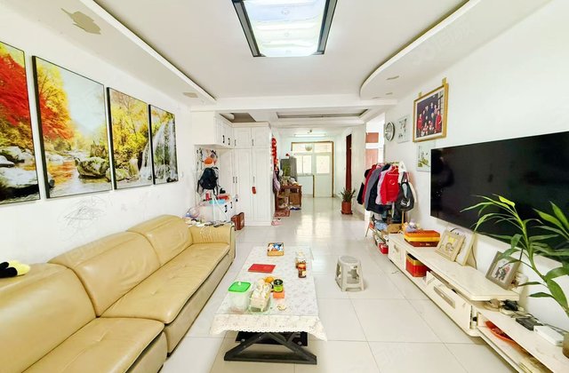 富贵花园一楼三室两厅一卫107平 60多送储停车方便