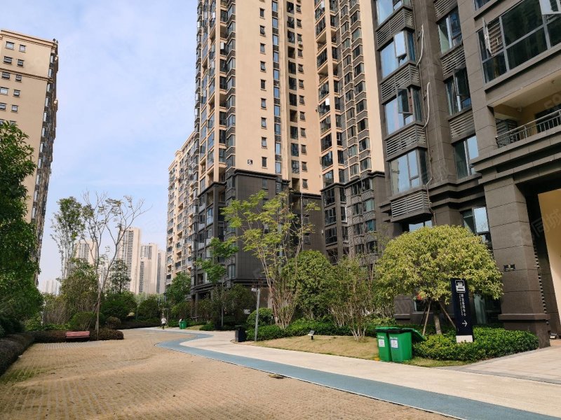 【10图】工业大学正对面 春藤公馆 毛坯3加1户型 中层,春藤公馆-株洲