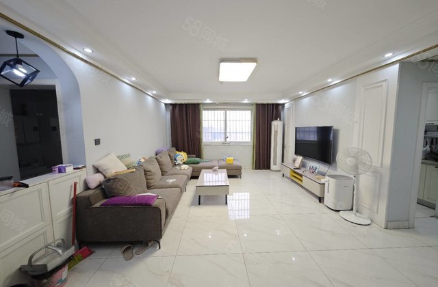 万达北邻 信合花苑 带车位 双卫生间 精装可拎包入住 小区新