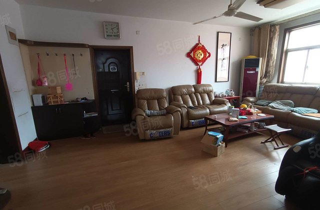 三里铺风景小区 近医院 中间好楼层 精装可拎包入住 交通便捷