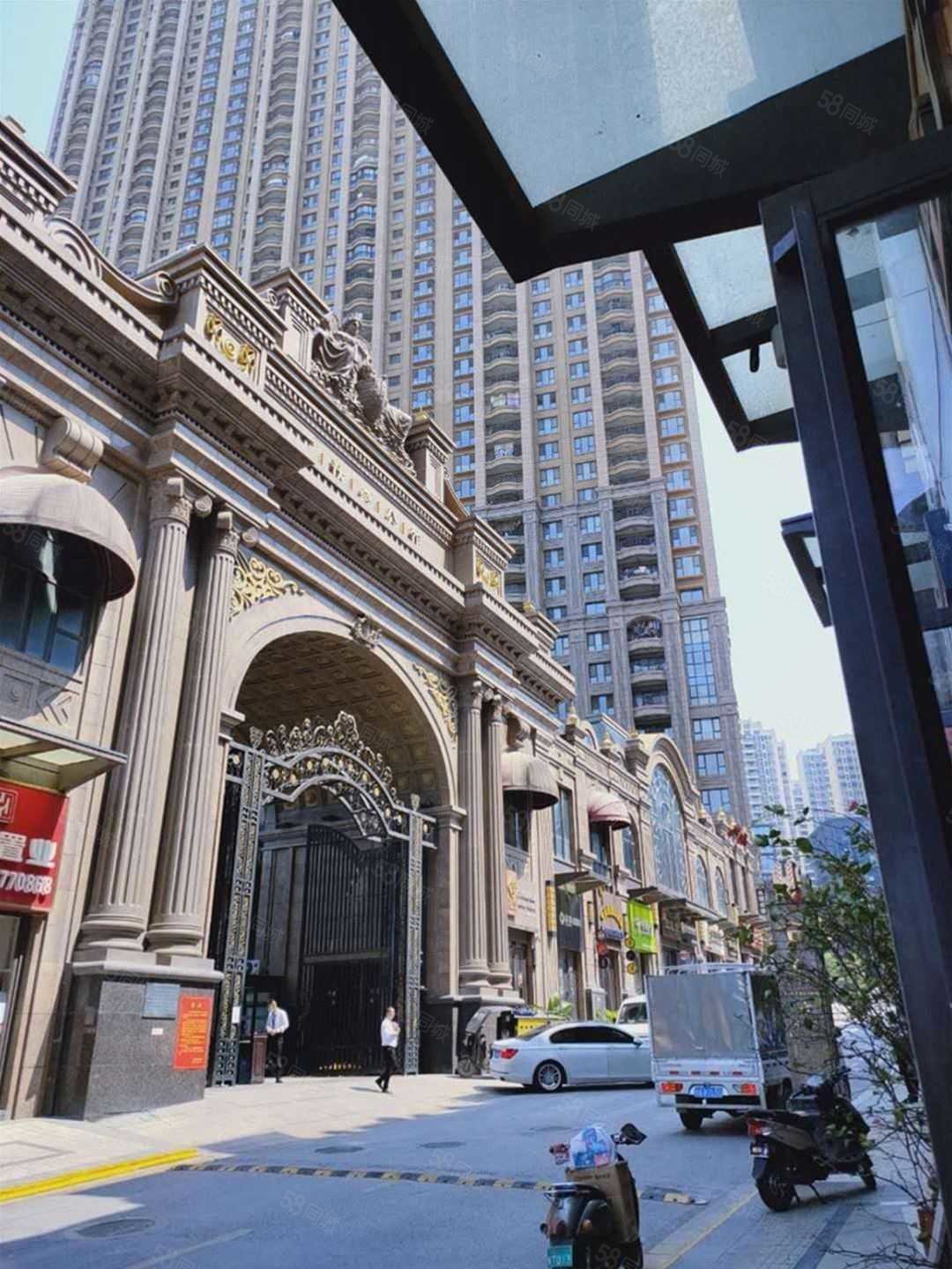 青秀万达公馆4室2厅3卫272㎡东572万