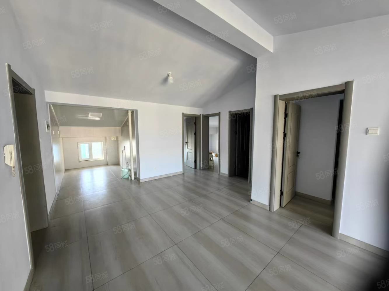 东方国际3室2厅1卫121㎡南北51.5万