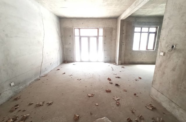 急售！盛世天湖一期别墅 带大院子和车库 性价比高 欲购从速