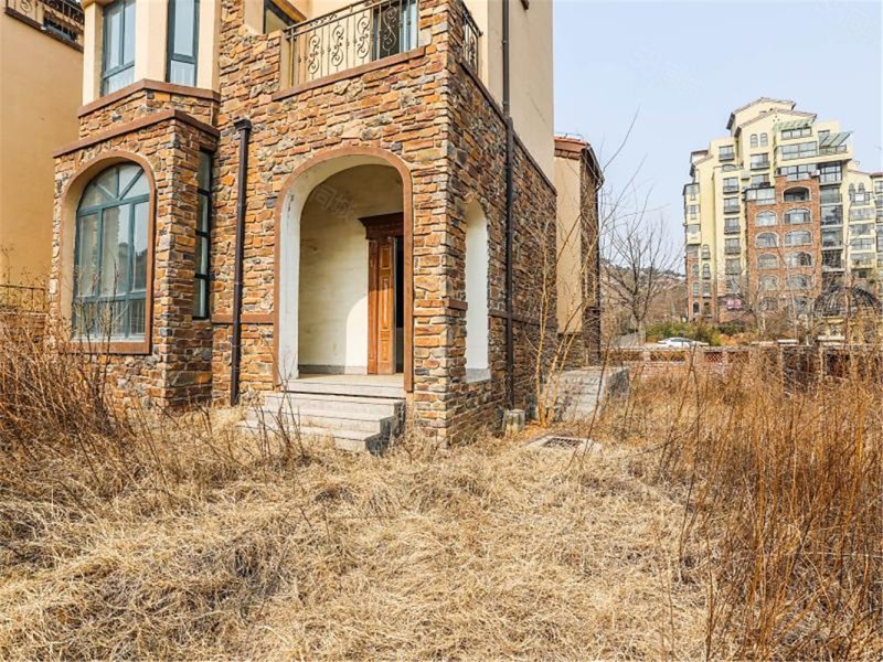 山水嘉园(别墅)4室2厅5卫278㎡南北650万