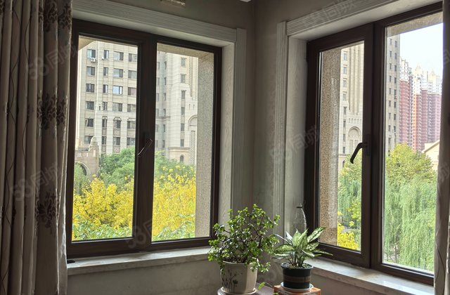 万国宫馆(二期)3室2厅140.15㎡112万二手房图片