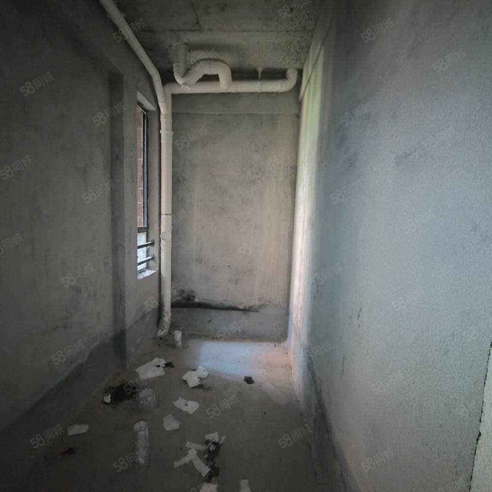 天御蓝湾7室2厅4卫126㎡南北140万