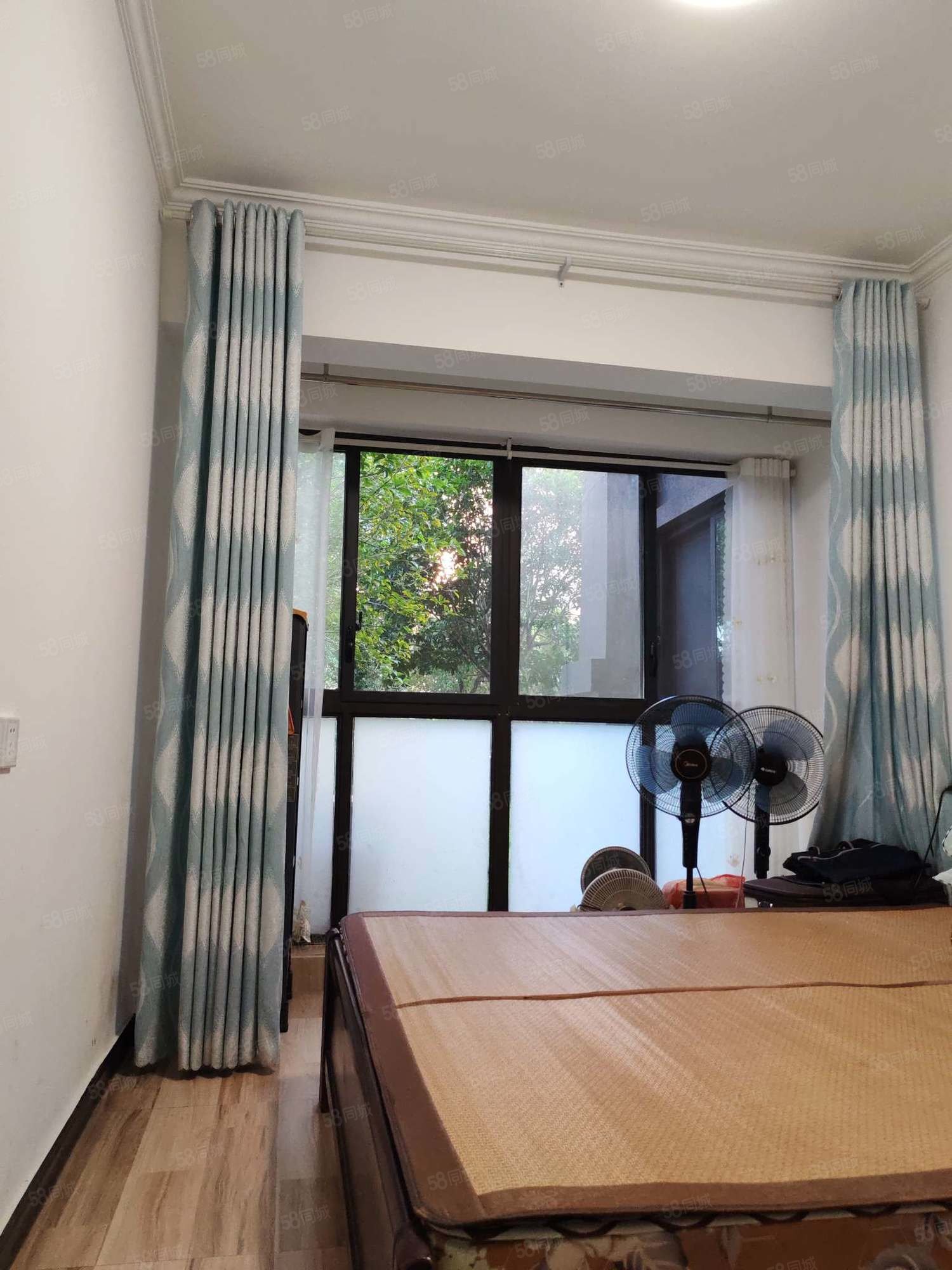 东湖花苑3室2厅2卫118㎡南北92万