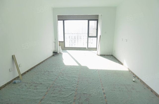 新区政府 中间好楼层 商品房 近医院 小三房 南北通透