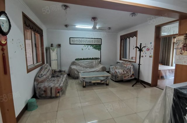 单价七千东昌中学总校新星  附近三楼 三室免大税带储有钥匙