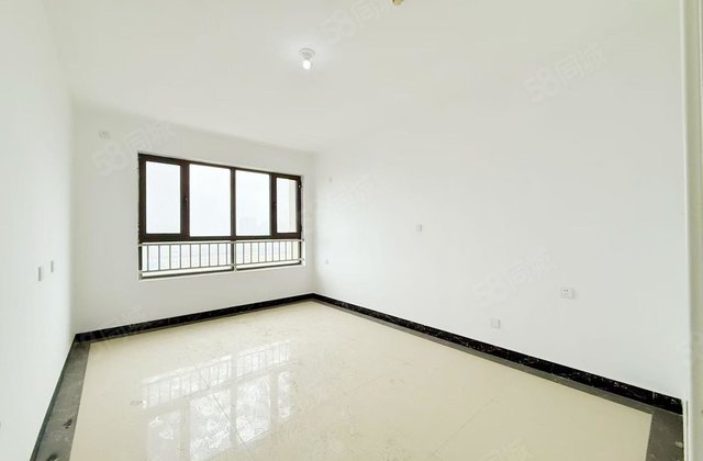 公园   南北通透4室2厅 孟达中央帝景 看房方便