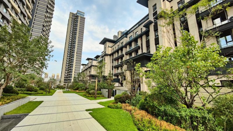 汇置尚岛4室3厅3卫165.45㎡南北199万