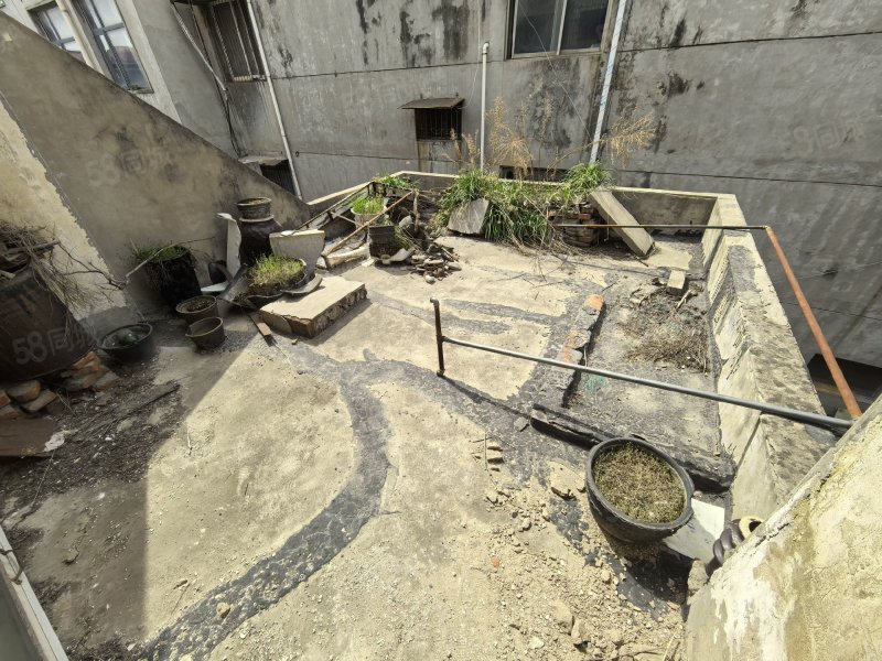 建设路158号小区4室3厅1卫190㎡南北26.8万