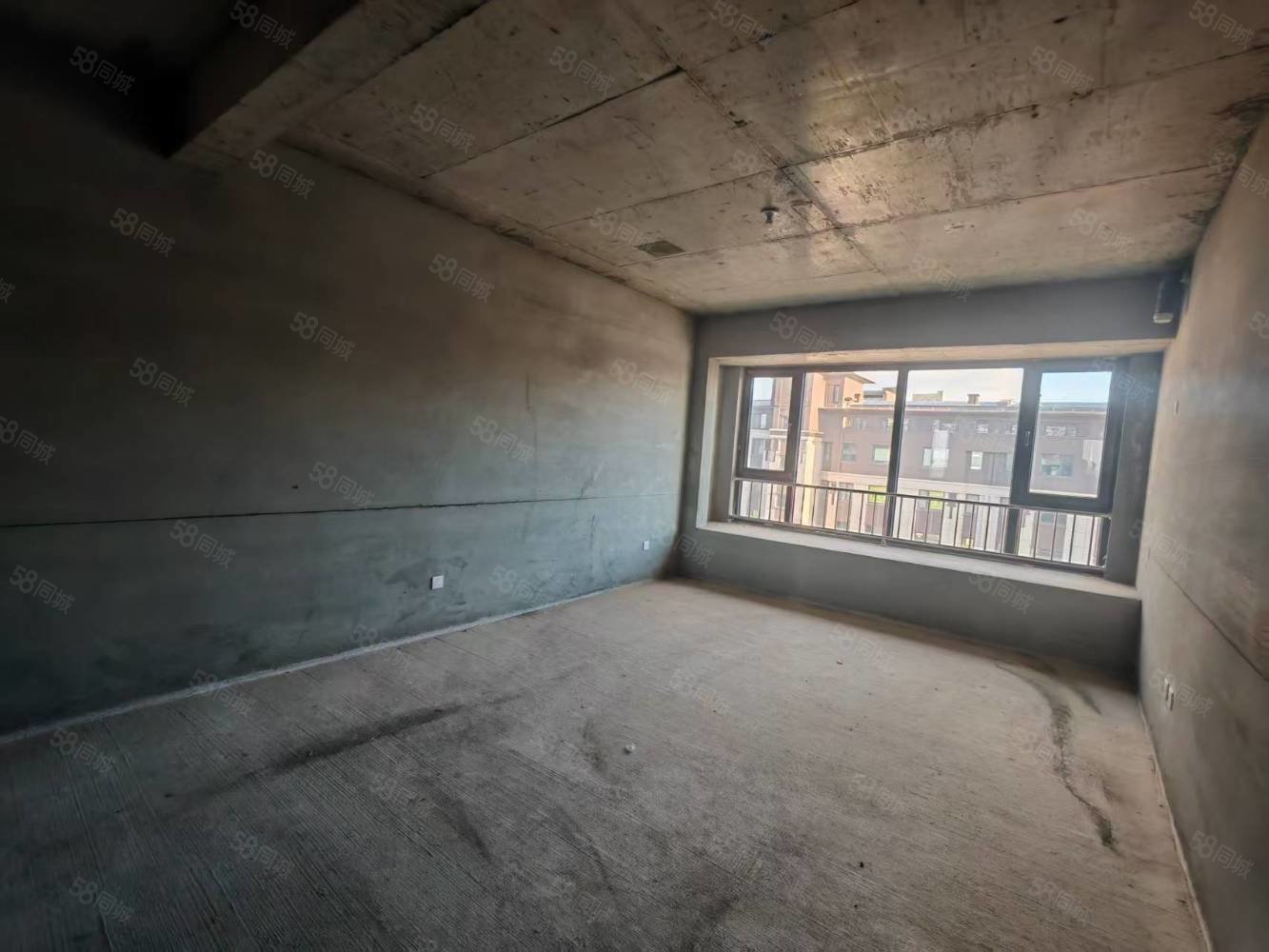 华韵锦园3室2厅2卫152㎡南北115万