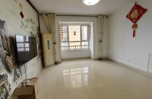 急售东边户  出门二干路环境非常好  停车方便  免大税