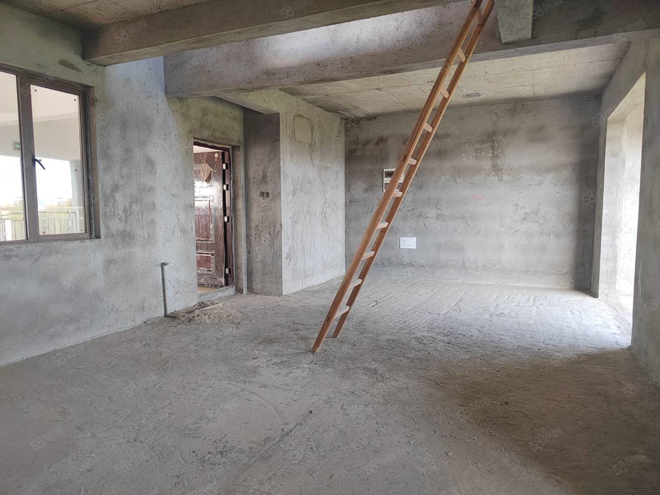 北湖豪苑6室2厅2卫198㎡南北132万