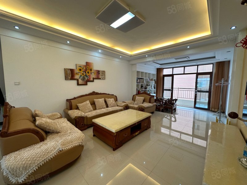 华龙苑3室2厅2卫160.04㎡南北82.6万