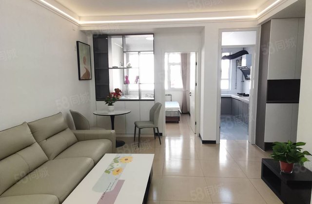 六中对过，大润发，新世纪花园，精装三室，拎包入住，停车方便