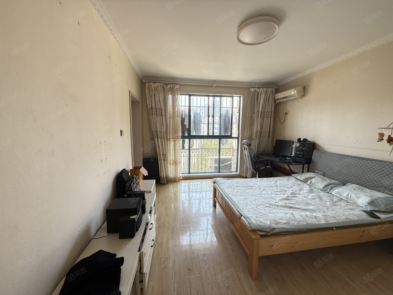 新港国际3室2厅2卫139㎡南北95万