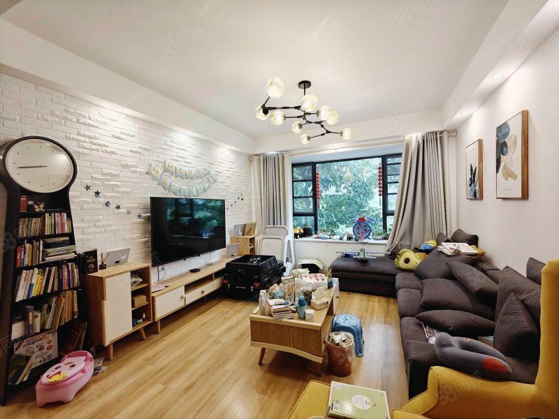 麓山印象 产权清晰 双卫格局 带电梯 临地铁 满五 精装修