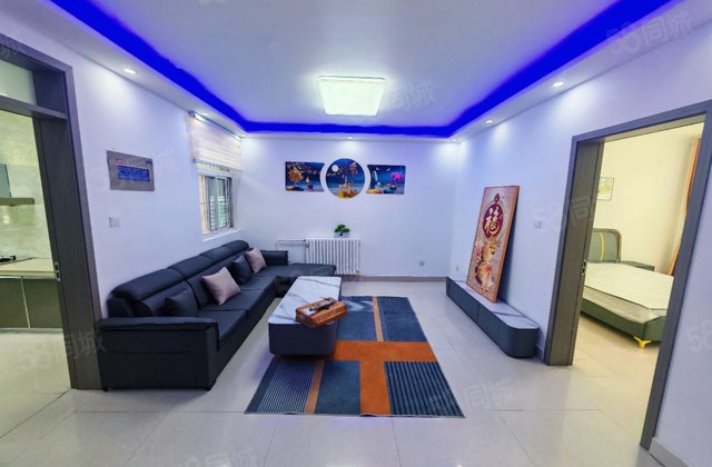 捡   站前街，一楼带大院，精装修，全明户型，看房很方便。