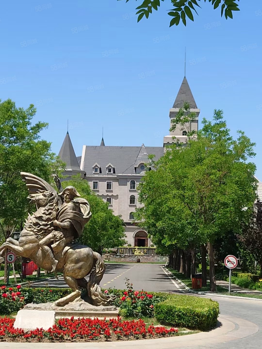 拉斐水岸(别墅)5室2厅4卫246㎡南北380万