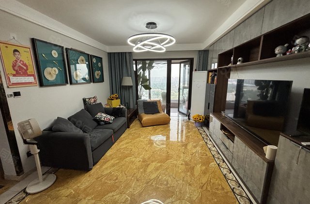 徒骇河边上，翡丽湾精装修，带车位免大税