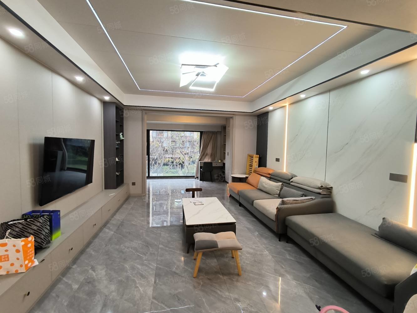 港中旅公元6室2厅3卫230㎡南北196万