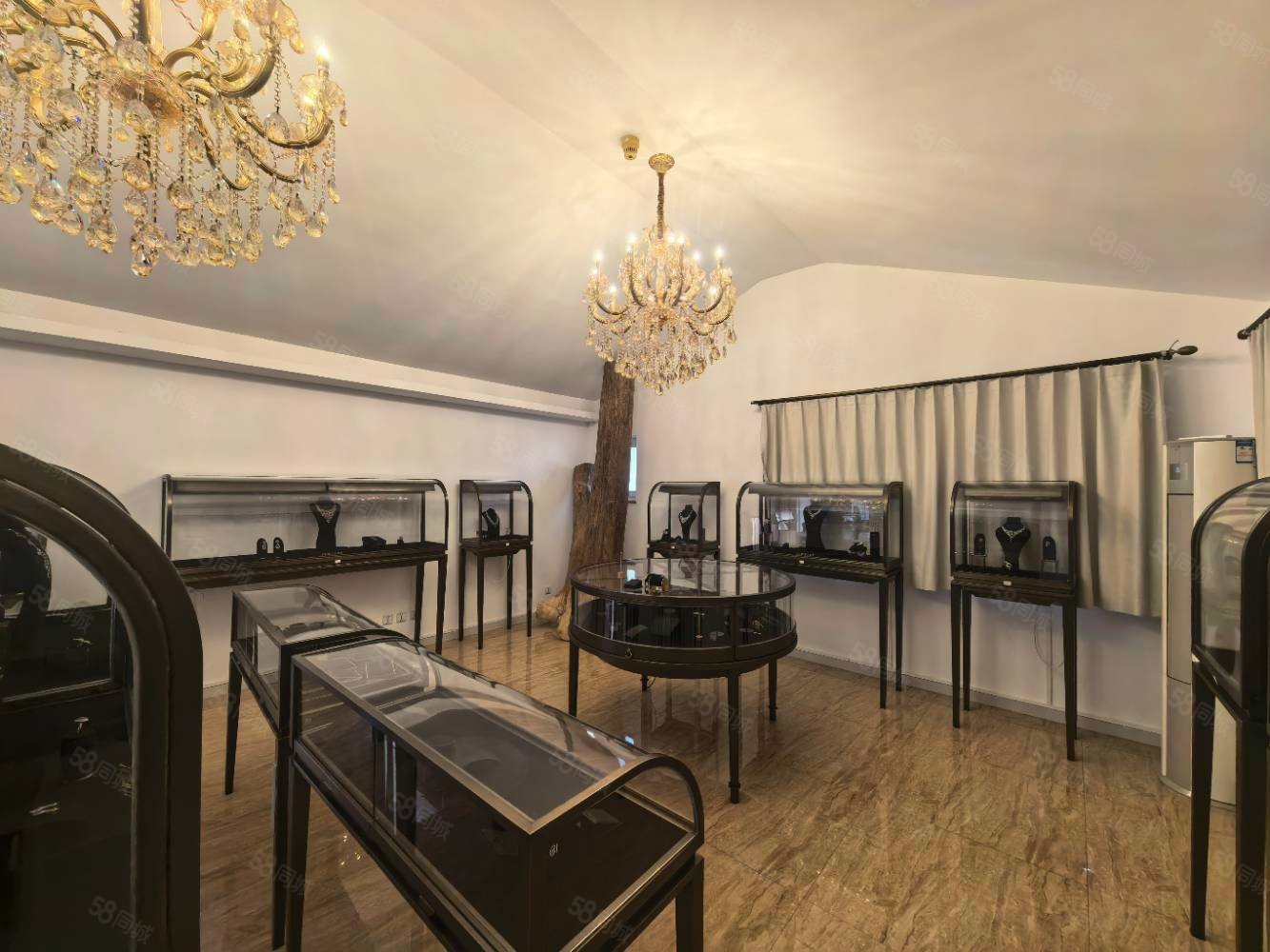 歐陸苑5室4廳5衛(wèi)236㎡南北3600萬(wàn)