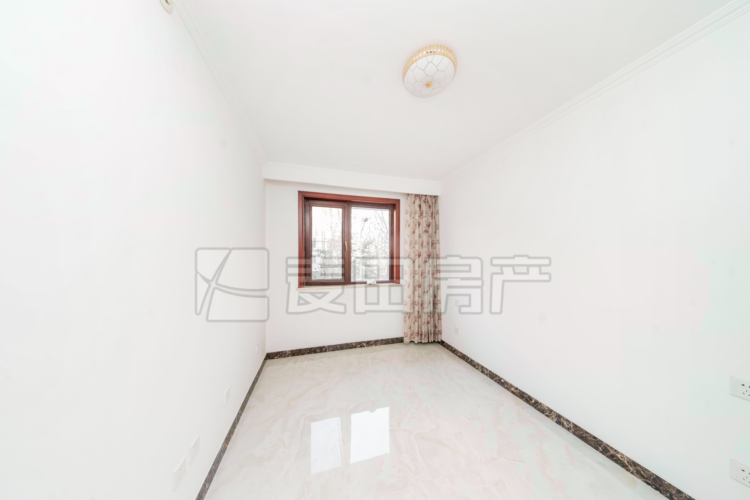 世華龍樾三里3室2廳2衛(wèi)111.52㎡南北1120萬