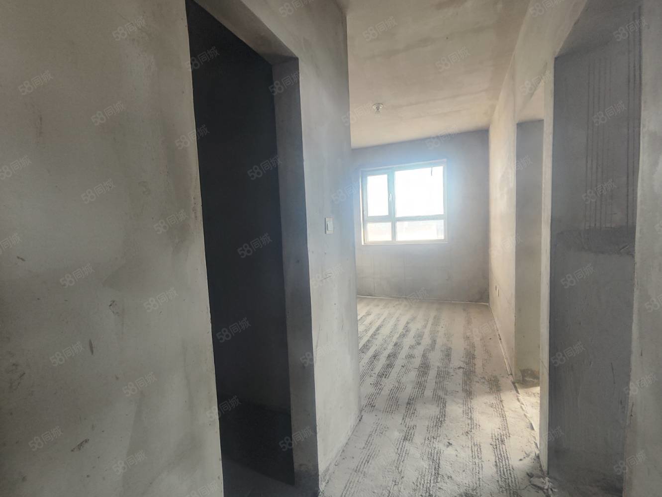 青湖铭城4室3厅2卫183㎡南北57万