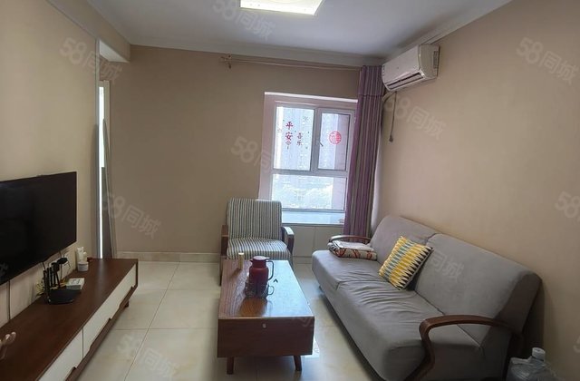 新出小高层精装二室二厅，中间楼层，随时看房。