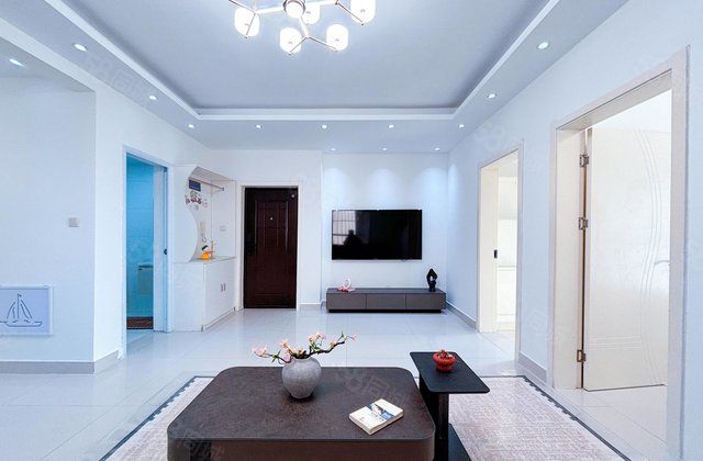 急售 君悦华庭 电梯好楼层 三室二厅 价格可谈